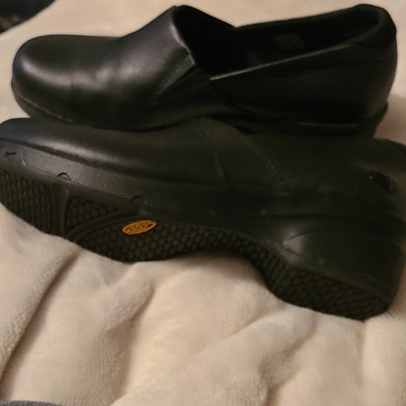 Keen Nursing Shoes - Picture 7 of 9